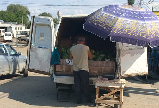 Сотрудники администрации и полиции проверят торговлю арбузами