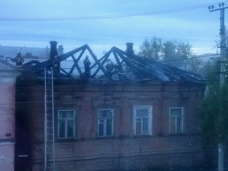 У одинокой пенсионерки сгорела крыша дома (фото)