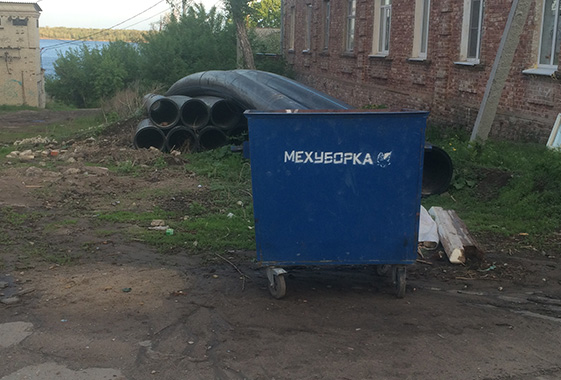 У фирмы «Мехуборка» поджигают мусорные контейнеры