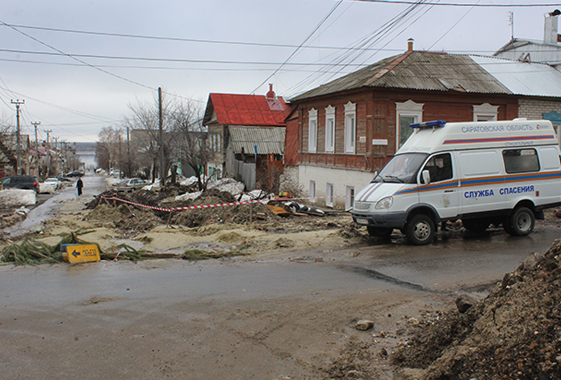 В центре Вольска грунтовые воды затопили несколько домов